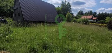 Rod tenczynek, działka z domkiem letniskowym.