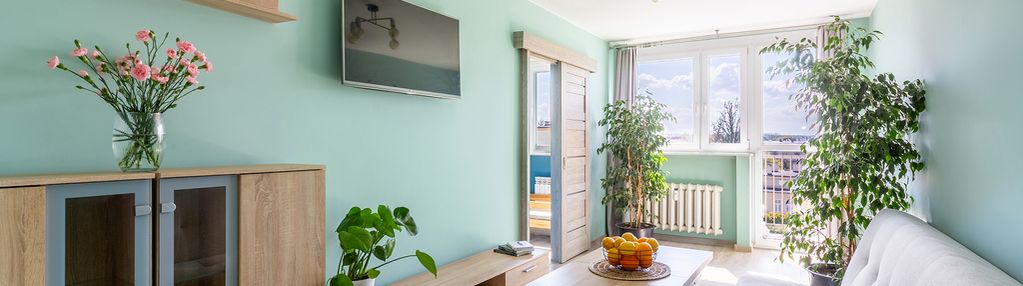 Słoneczne mieszkanie z balkonem i piwnicą.