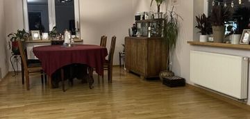 Komfortowy dom z ogrodem i garażem.