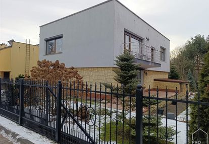 Dwukondygnacyjny dom z ogrodem w zabrzu