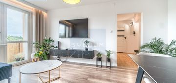 M-4 na wrzosowiaku / garaż obok bloku