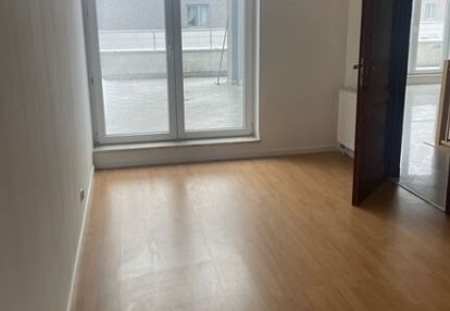 Dwupoziomowe mieszkanie z tarasem w ząbkach