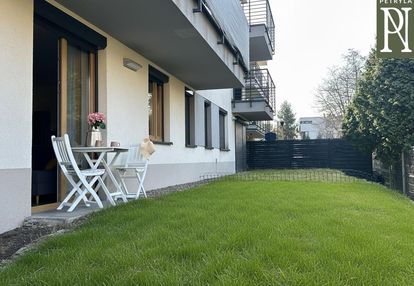 Zadbane, dwupokojowe z ogródkiem i miejscem postojowym podziemnym.