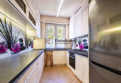 Trzy niezależne pokoje na niskim piętrze