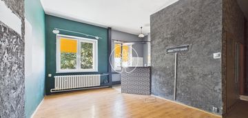 Dwa pokoje do remontu, zadbana kamienica