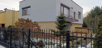 Dwukondygnacyjny dom z ogrodem w zabrzu