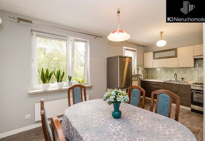 2 pokoje na wysokim parterze