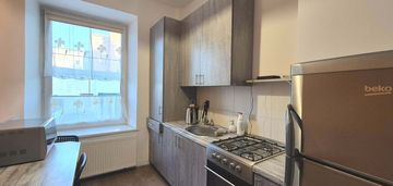 Przytulna i gotowa do wprowadzenia kawalerka.