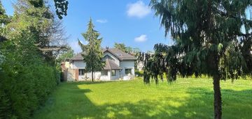 Willa z dużym ogrodem i garażem na dwa samochody
