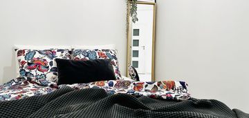Kawalerka z osobną sypialnią oraz miejscem w hali