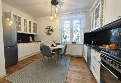Milanówek: apartament w willi z ogrodem