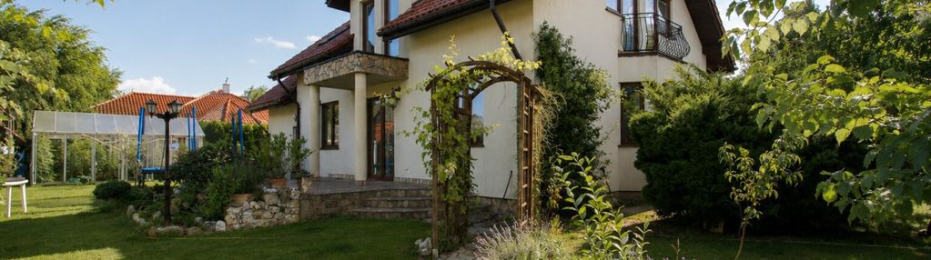 Dom z ogrodem, w cichej okolicy, z dobrym dojazdem