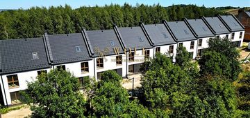 Miejski styl życia w zielonej okolicy