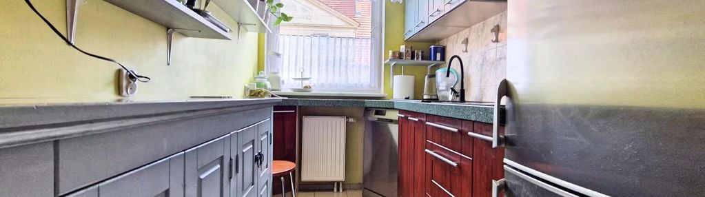 Przytulna kawalerka w nowszym budownictwie z balkonem.