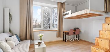 Kamienica z charakterem-parking-widok-wysoki sufit