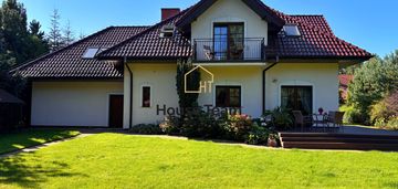Klasyczny i stylowy dom - niwy - 251 m2