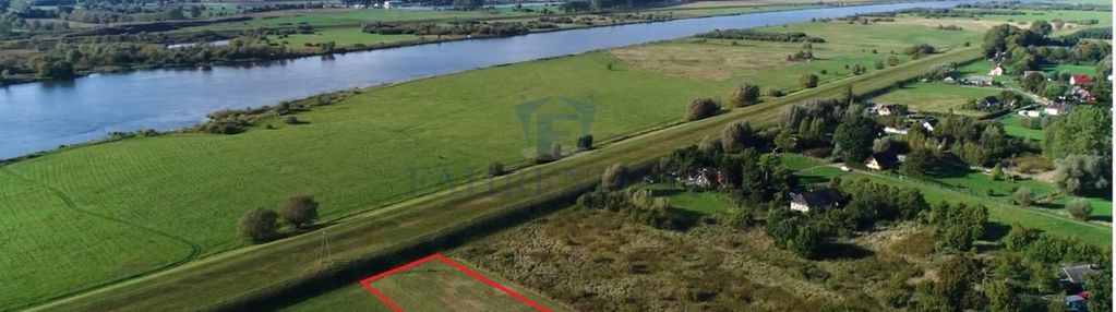 Uzbrojona działka budowlana przy wiśle. lot dronem