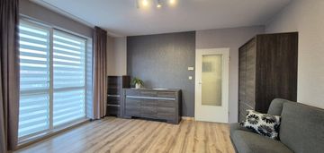 Umeblowana kawalerka z pięknym widokiem i balkonem