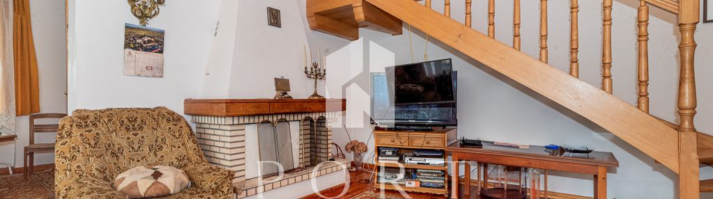 Dom blisko jeziora, w malowniczej okolicy.