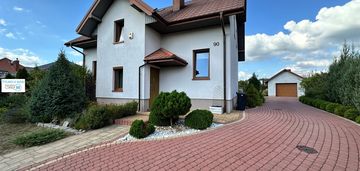Funkcjonalny dom z dużą działką w bilczy.