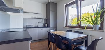 Apartament z widokiem na park, wisłę i wawel |3 pokoje, 2 garaże, 72m2