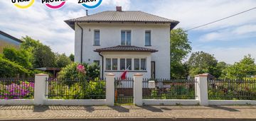 Rodzinny dom z klimatem i potencjałem- duży ogród