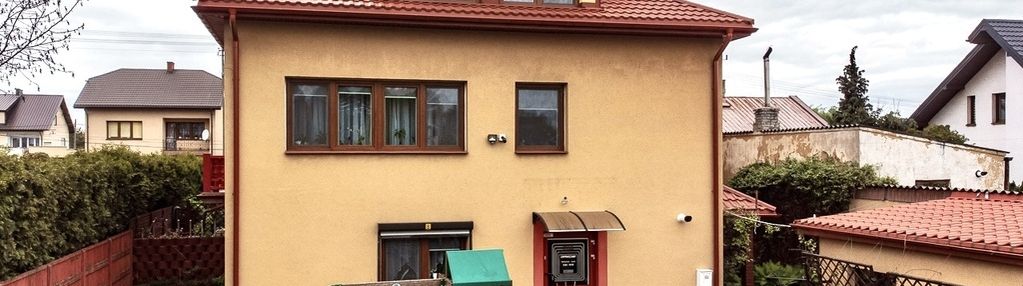 Solidny i funkcjonalny dom w otulinie kampinosu