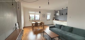 Balkon/przestronne/blisko komunikacji