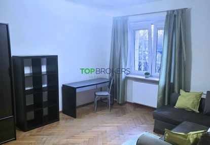 Przestronne studio z oddzielną kuchnią