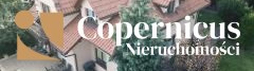 Niezwykły dom wolnostojący w otoczeniu lasu
