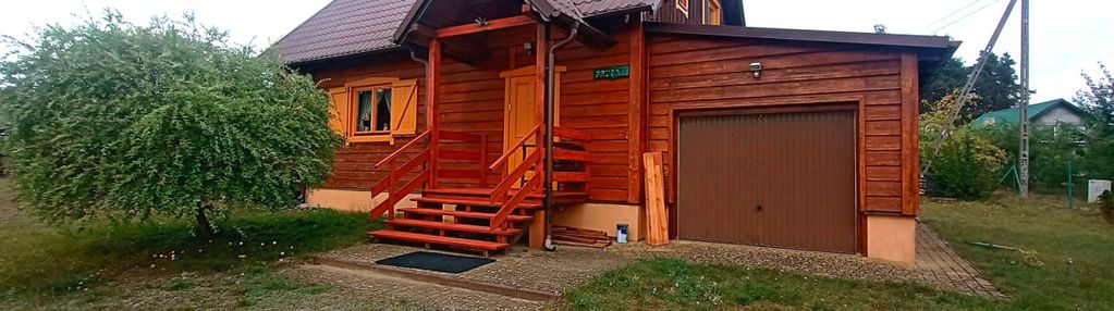 Drewniany wiejski dom w borach tucholskich