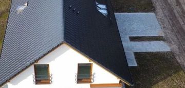 Piękny dom przy lesie