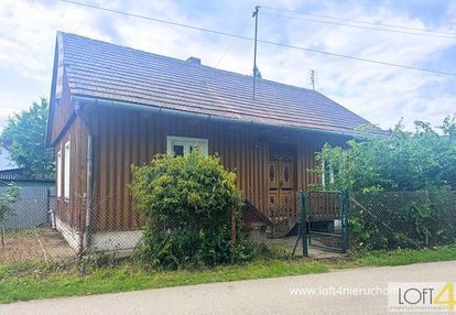Stary sącz - drewniany dom na małej działce