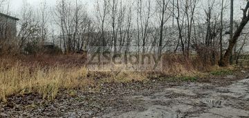 Włochy - działka na dom lub usługi