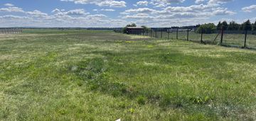 Dwurodzinny dom z budynkiem gospodarczym, nakło