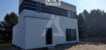 Dom wolnostojący w stanie deweloperskim.