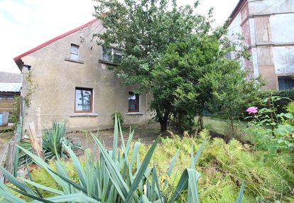 Dom z budynkami gospodarczymi