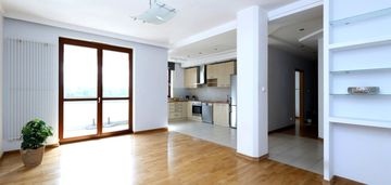 Trzypokojowy apartament w porcie praskim