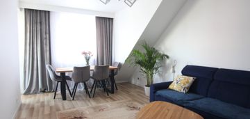 Centrum  55 m2, 3 pokoje do wejścia, parking