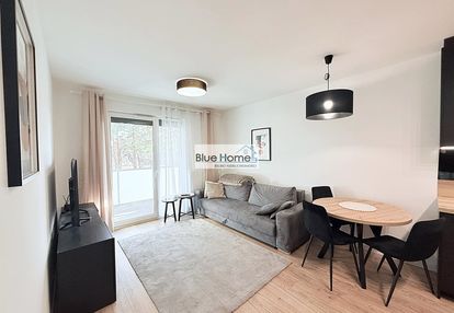 1 piętro, 2 pokoje, duży balkon, strzałowa 19a