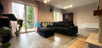 Wygoda miasta, spokój natury – ten dom to ma!