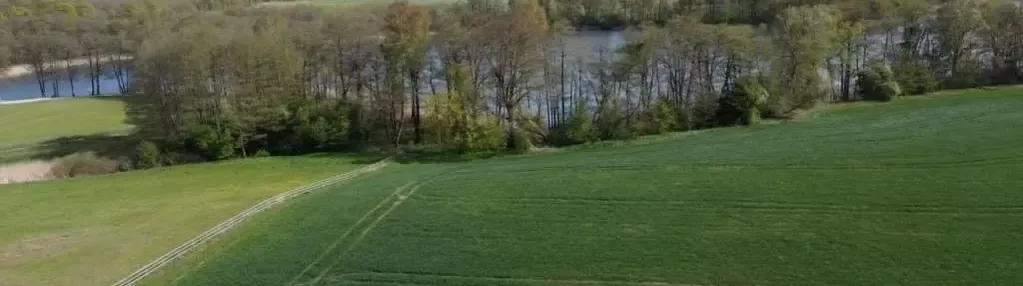 Wyjątkowa ziemia nad jeziorem w pierwszej lini