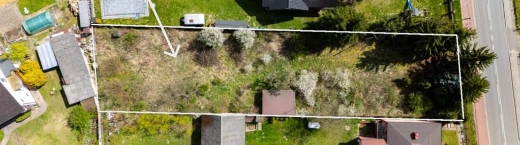 Działka budowlana z mediami, ogrodzona 1358 m²