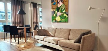 Przepięknie urządzone, bardzo funkcjonalne mieszkanie 3 pokojowe.