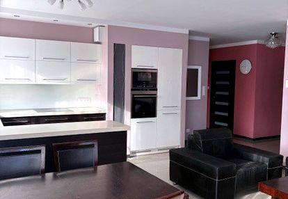 Słoneczny apartament z balkonem i udogodnieniami