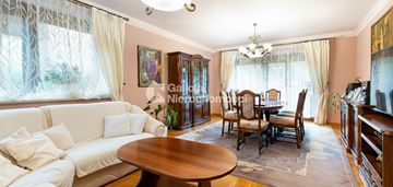 Przestronny dom wolnostojący z lokalem pod usługi