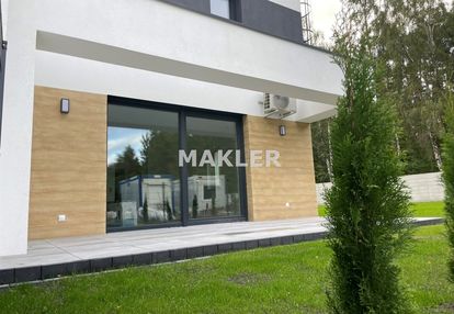 Piękne domy w otoczeniu zieleni ikanału noteckiego