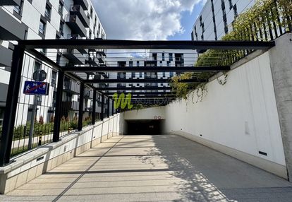 Wieża jeżyce, w cenie 2 miejsca parking i komórka