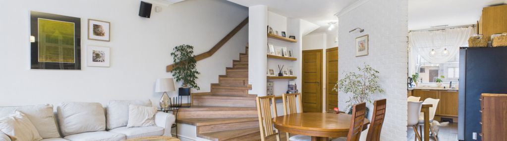 Piękny dom skrajny szereg z ogrodem i garażem