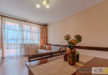 Cichy parter w centrum miasta z zielonym widokiem